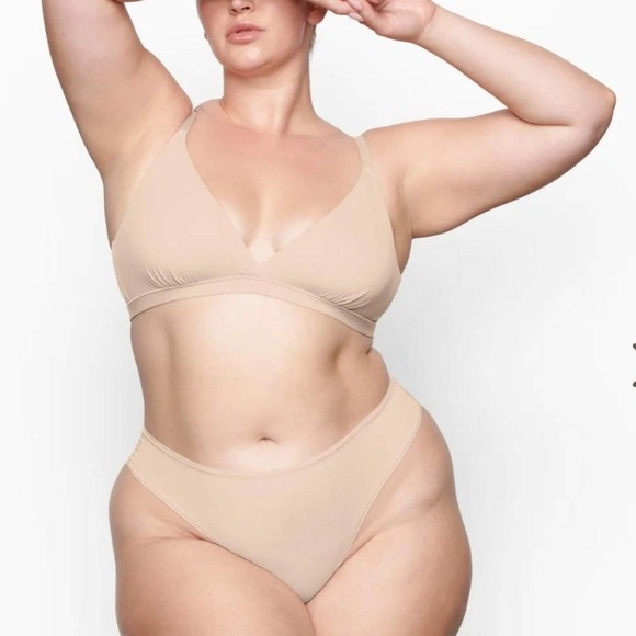 SKIMS Other - SKIMS FITS EVERYBODY Crossover bra BRALETTE Mica Size Small NWT